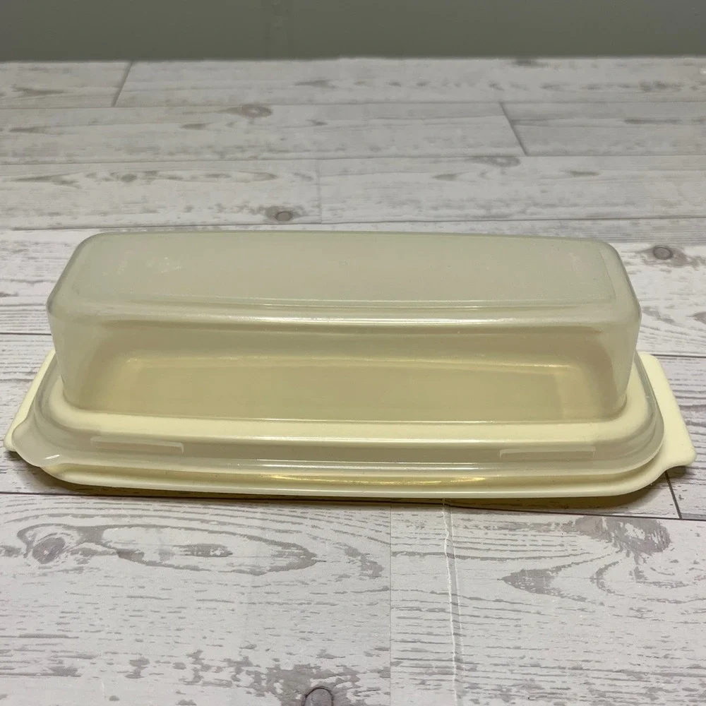 Rubbermaid Vintage Butter Dish 637 Almond Cream Two Piece Set with Lid